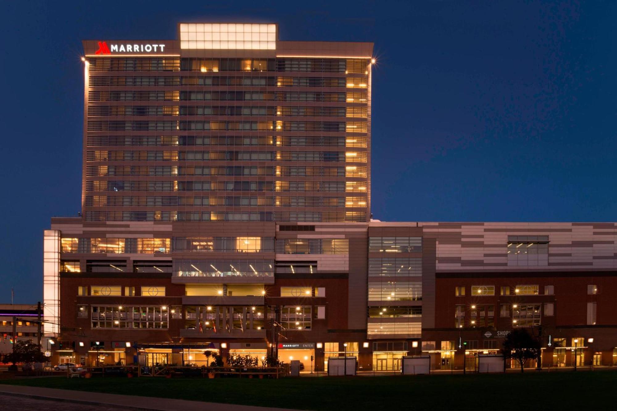 บัฟฟาโล แมริออท แอท เลคอม ฮาร์เบอร์เซ็นเตอร์ Hotel ภายนอก รูปภาพ