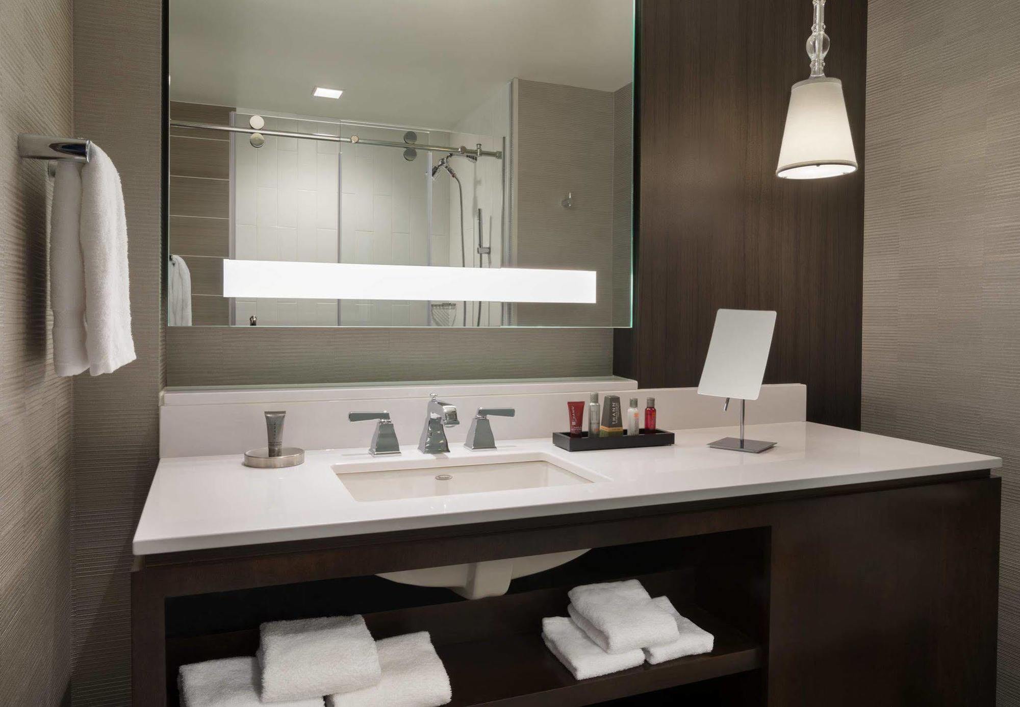 บัฟฟาโล แมริออท แอท เลคอม ฮาร์เบอร์เซ็นเตอร์ Hotel ภายนอก รูปภาพ